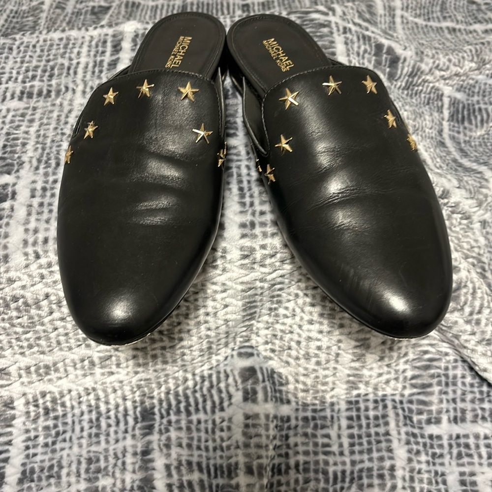 Woman’s leather backless shoes
